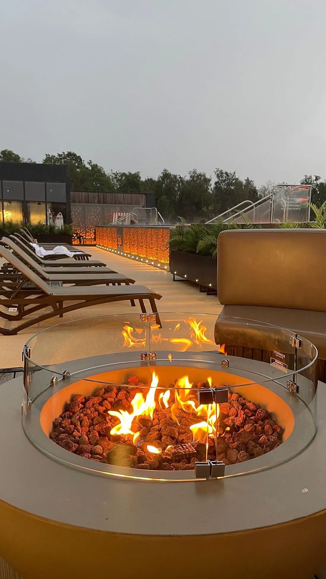 Rooftop terrace, fire pit and sun loungers