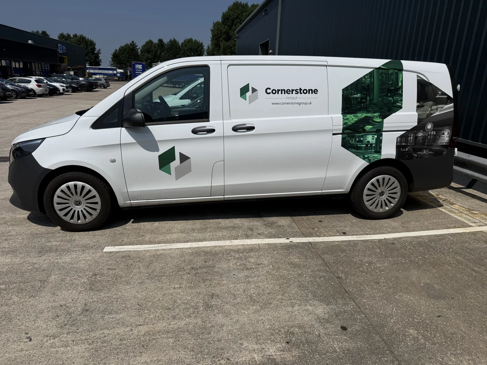 A Mercedes-Benz Vito for surveys and smaller works